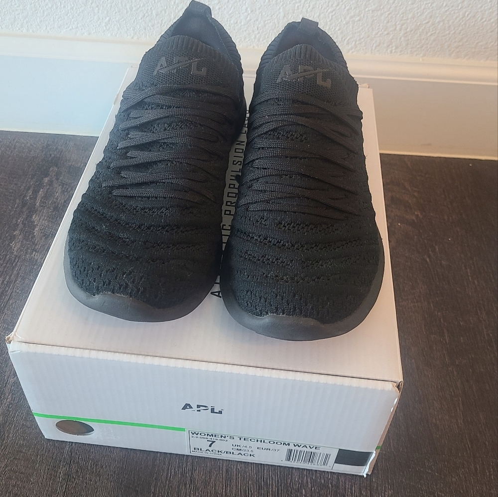 APL TECHLOOM WAVE SIZE 7 BLACK LIKE NEW
